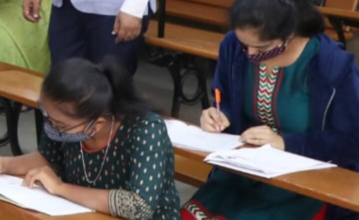 ‘ಶಿಕ್ಷಣ ಎಂದರೆ ವ್ಯಾಪಾರವಲ್ಲ’: ವಿವಿ ಮುಚ್ಚುವ ನಿರ್ಧಾರಕ್ಕೆ ಆಕ್ಷೇಪ