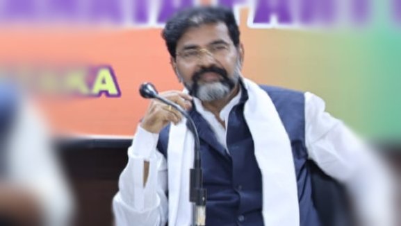 ಹತ್ಯೆಗೀಡಾದವರ ಮನೆಯವರಿಗಿಲ್ಲ ಸಾಂತ್ವನ, ಮುಸ್ಲಿಂ ನಿಯೋಗಕ್ಕೆ ಮಣಿಯಿತೇ ಸರ್ಕಾರ?
