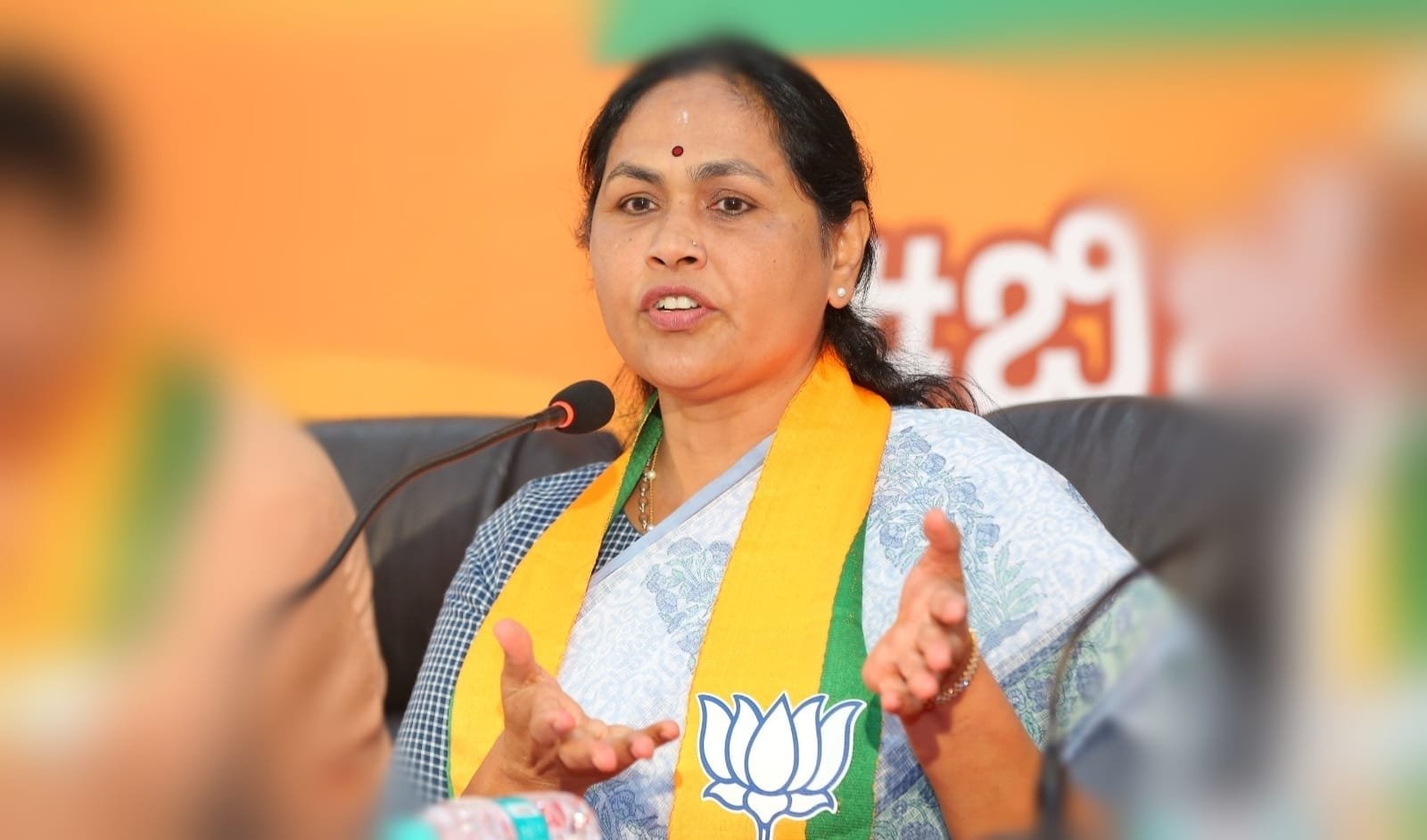 ವಿದೇಶಕ್ಕೆ ತೆರಳಿ ಸ್ವದೇಶದ ಬಗ್ಗೆ ಟೀಕಿಸುವ ನೀವು ಬೆಂಗಳೂರಿನ ಕಾಲ್ತುಳಿತ ಬಗ್ಗೆ ಮೌನವೇಕೆ? ಕಾಂಗ್ರೆಸ್ ಹೈಕಮಾಂಡ್ ಮುಂದೆ ‘ಬೆಂಕಿ ಚೆಂಡು’ ಆದ ಶೋಭಾ