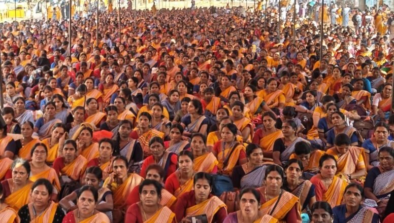 ಅಂಗನವಾಡಿ ಕಾರ್ಯರ್ತೆಯರ ಹೋರಾಟಕ್ಕೆ ಅಡ್ಡಿ; ಟೆಂಟ್ ಕಿತ್ತುಹಾಕಿಸಿದ ಸರ್ಕಾರದ ವಿರುದ್ಧ ಆಕ್ರೋಶ