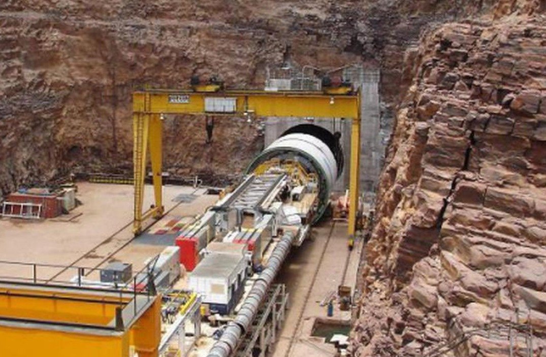 ಶ್ರೀಶೈಲಂ ಸುರಂಗ ಕಾಮಗಾರಿ ವೇಳೆ ಸಿಲುಕಿರುವ ಕಾರ್ಮಿಕರ ರಕ್ಷಣೆಗೆ ಹರಸಾಹಸ