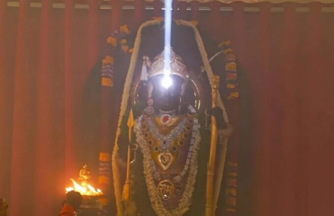 ಅಯೋಧ್ಯೆಯಲ್ಲಿ ಅನನ್ಯ ಸನ್ನಿವೇಶ.. ಬಾಲರಾಮನಿಗೆ ಸೂರ್ಯ ರಶ್ಮಿಯ ತಿಲಕ..!