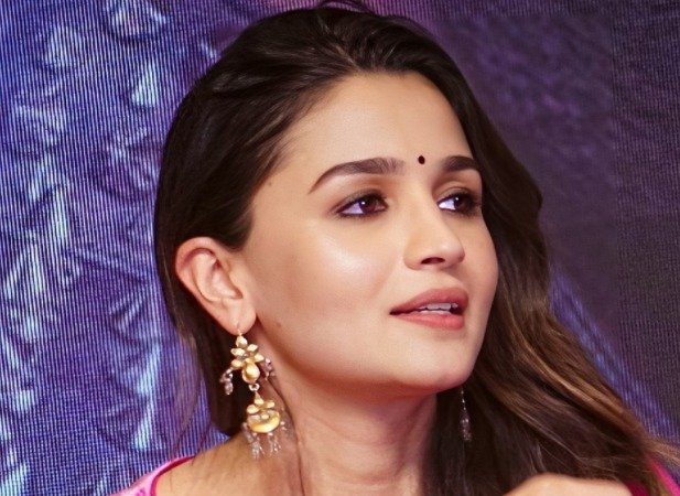 ‘ನಕ್ಷತ್ರಗಳು ಹುಟ್ಟಿವೆ’ ಎನ್ನುತ್ತಾ ‘ಸೈಯಾರಾ’ ಸಿನಿಮಾದತ್ತ ಬೊಟ್ಟು ಮಡಿದ ಆಲಿಯಾ ಭಟ್