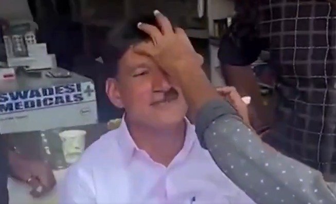 LDF ಸೋತರೆ ಮೀಸೆ ಬೋಳಿಸಿಕೊಳ್ಳುವುದಾಗಿ ಪ್ರತಿಜ್ಞೆ; ಮಾತು ಉಳಿಸಿಕೊಂಡ ನಾಯಕ