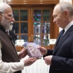 ಭಾರತ ಪ್ರವಾಸಕ್ಕೆ ಬಂದಿರುವ ರಷ್ಯಾ ಅಧ್ಯಕ್ಷ ಪುಟಿನ್’ಗೆ ಭಗವದ್ಗೀತೆ ಗಿಫ್ಟ್