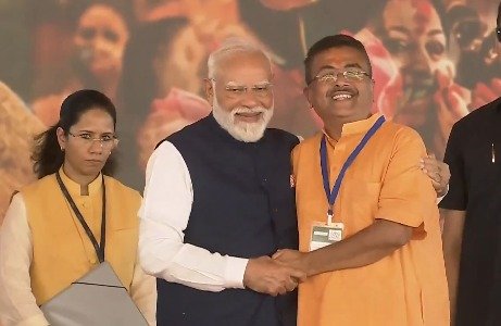 ಪಶ್ಚಿಮ ಬಂಗಾಳ ಕೇಸರಿಮಯ; ಮೊದಲ ಬಾರಿಗೆ ಬಿಜೆಪಿ ಸರ್ಕಾರ ರಚನೆ, ಮುಖ್ಯಮಂತ್ರಿಯಾಗಿ ಸುವೇಂದು ಅಧಿಕಾರಿ ಪ್ರಮಾಣವಚನ