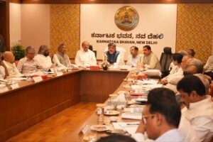 ರಾಜ್ಯದ 13 ಪ್ರಮುಖ ಯೋಜನೆಗಳಿಗೆ ಕೇಂದ್ರದ ಅನುಮೋದನೆಗೆ ಸಿಎಂ ಒತ್ತಾಯ: ನವದೆಹಲಿಯಲ್ಲಿಸಂಸದರ ಜೊತೆ ಚರ್ಚೆ