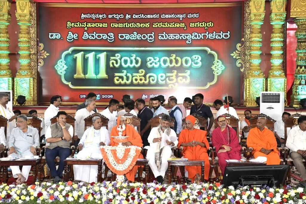 ಚಾತುರ್ಮಾಸ್ಯ ವೈಭವ: ಸುತ್ತೂರು ಶ್ರೀಗಳ 111ನೇ ಜಯಂತೋತ್ಸವದಲ್ಲಿ ದತ್ತ ವಿಜಯಾನಂದ ತೀರ್ಥ ಶ್ರೀಗಳ ಭಾಗಿ