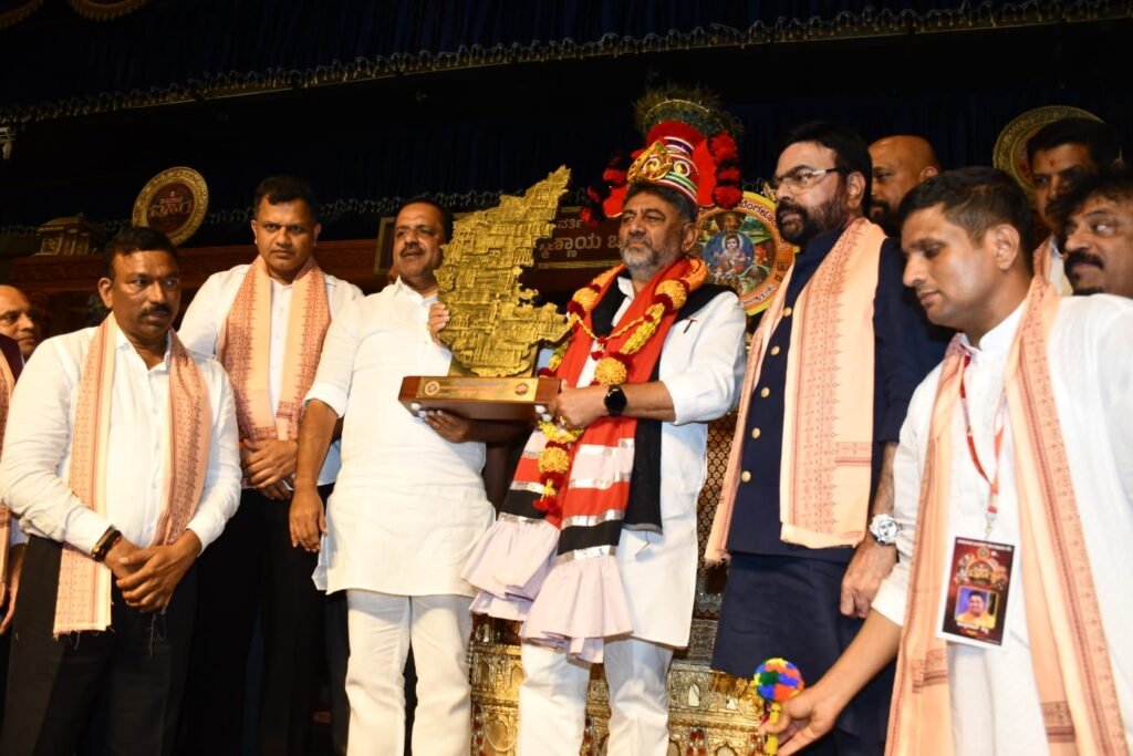 ಕನ್ನಡ ತಾಯಿ ಭಾಷೆ, ತುಳು ಮಗಳ ಭಾಷೆ: ಬಂಟರ ಸಂಘದ ‘ತುಳುನಾಡ್ ಜವನರ್ ಬೆಂಗಳೂರು’ ಕಾರ್ಯಕ್ರಮದಲ್ಲಿ ಡಿ.ಕೆ. ಶಿವಕುಮಾರ್
