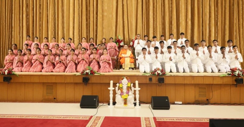 ಮುದ್ದೇನಹಳ್ಳಿಯಲ್ಲಿ 50 ವೈದ್ಯಕೀಯ ವಿದ್ಯಾರ್ಥಿಗಳಿಗೆ ಬಿಳಿ ಕೋಟ್ ಪ್ರದಾನ