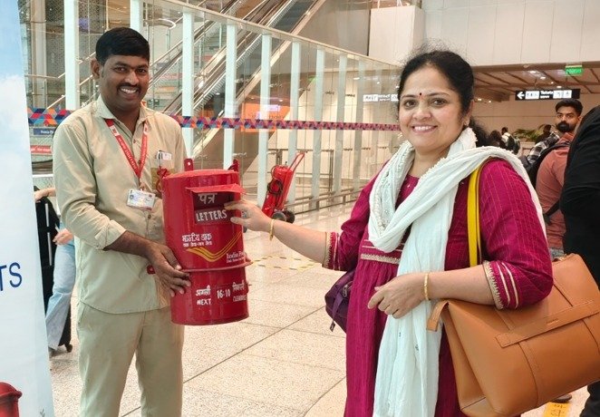 ವಿಮಾನದಲ್ಲೇ ಡಿಜಿಟಲ್ ಡಿಟಾಕ್ಸ್ ಅಭಿಯಾನ: ಕೈಬರಹದ ಪತ್ರಗಳಿಗೆ ಮರುಜೀವ ನೀಡಿದ ಇಂಡಿಯಾ ಪೋಸ್ಟ್, ಇಂಡಿಗೋ