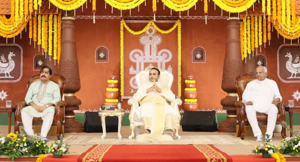 ಮುದ್ದೇನಹಳ್ಳಿ ಸತ್ಯ ಸಾಯಿ ಗ್ರಾಮದಲ್ಲಿ ನವರಾತ್ರಿ ವೈಭವ; ಆರ್ಥಿಕ, ಶೈಕ್ಷಣಿಕ ಅಸಮಾನತೆ ನಿವಾರಣೆಗೆ ಡಾ. ಮೋಹನ್ ಆಳ್ವ ಕರೆ