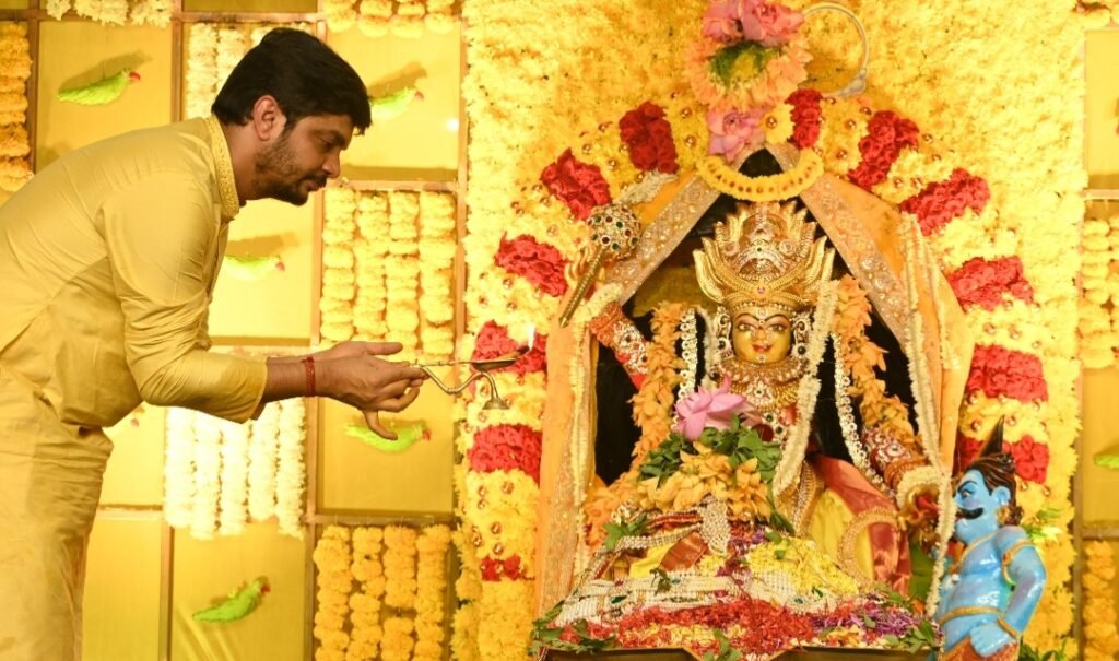 ನವರಾತ್ರಿ ಸಂಭ್ರಮ: ಅವಧೂತ ವಿನಯ್ ಗುರೂಜಿಯಿಂದ ವಿಶೇಷ ದೇವಿ ಪೂಜೆ: ಉತ್ತರಹಳ್ಳಿ ಬಳಿಯ ಆಶ್ರಮದ ಧಾರ್ಮಿಕ ಕಾರ್ಯಕ್ರಮದಲ್ಲಿ ನೂರಾರು ಭಕ್ತರು ಭಾಗಿ